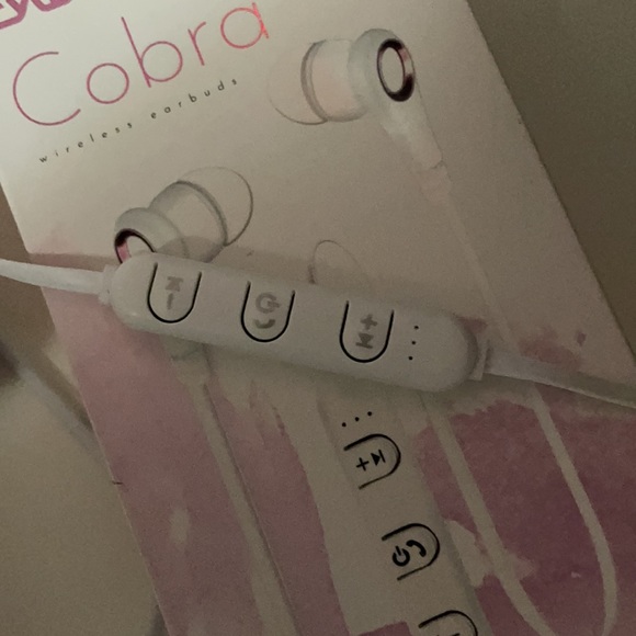 CYLO Cobra Bluetooth earbuds - Picture 3 of 9